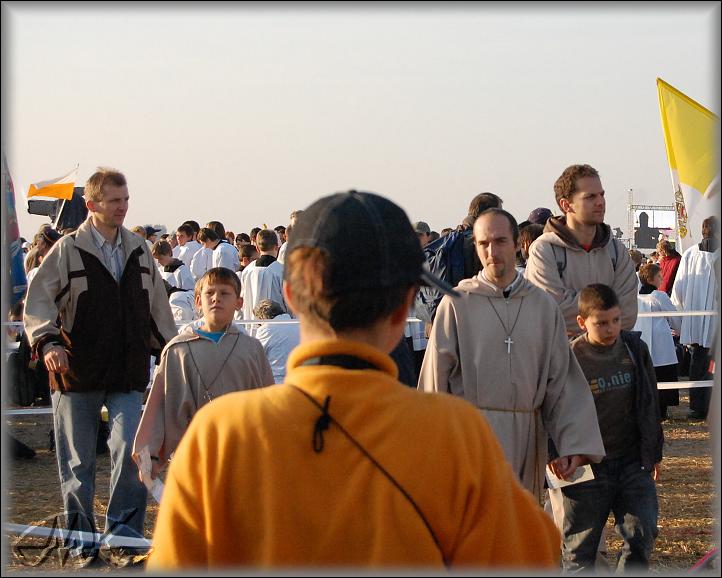 ministranti, nebo řeholníci?