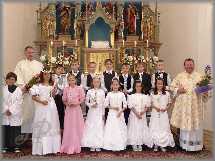 společné foto před hlavním oltářem