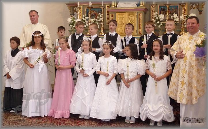 společné foto před hlavním oltářem