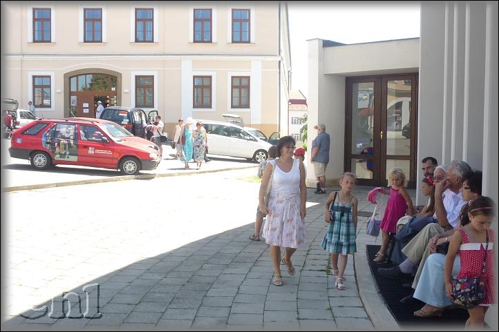hosté už se sjíždějí