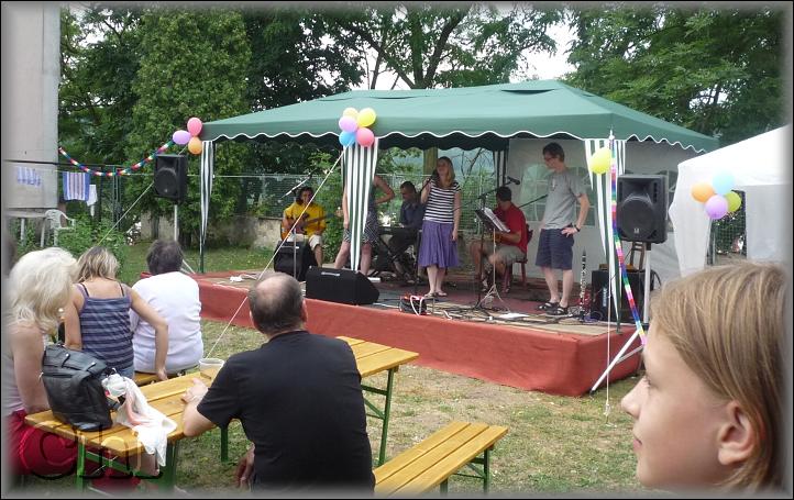 Zpívali písničky převážně z vlastní tvorby.