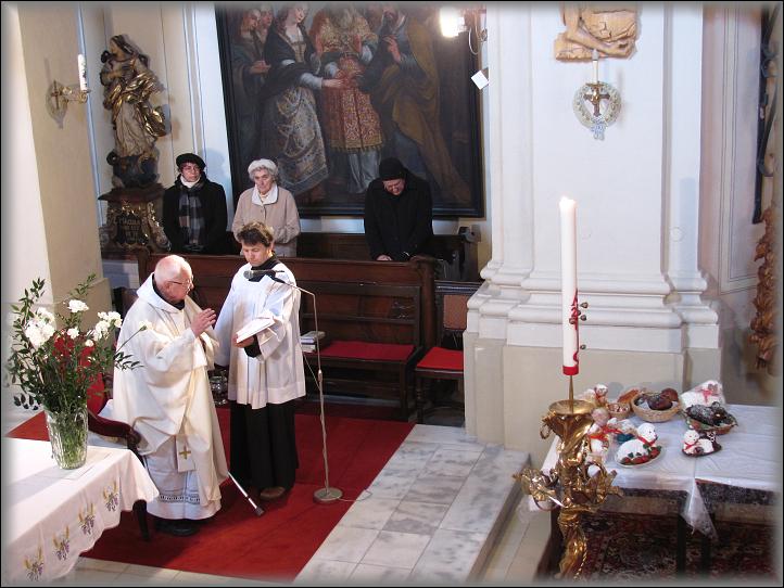  po mši svaté jsou žehnány pokrmy