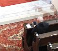  bratr Jan předříkává svatý růženec