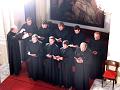  zahajuje schola s chorálním zpěvem Kyrie