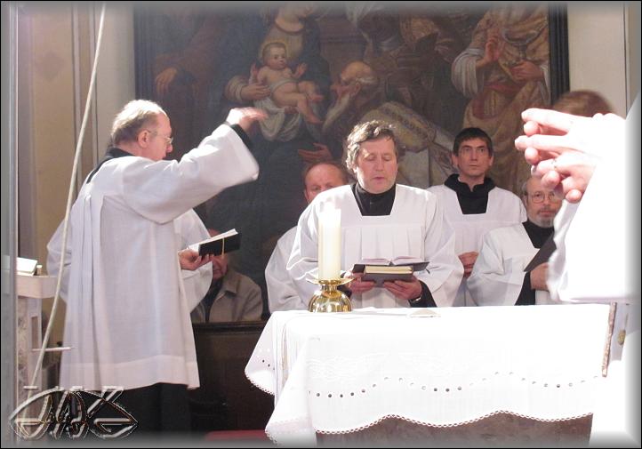 sbor pěje Gloria