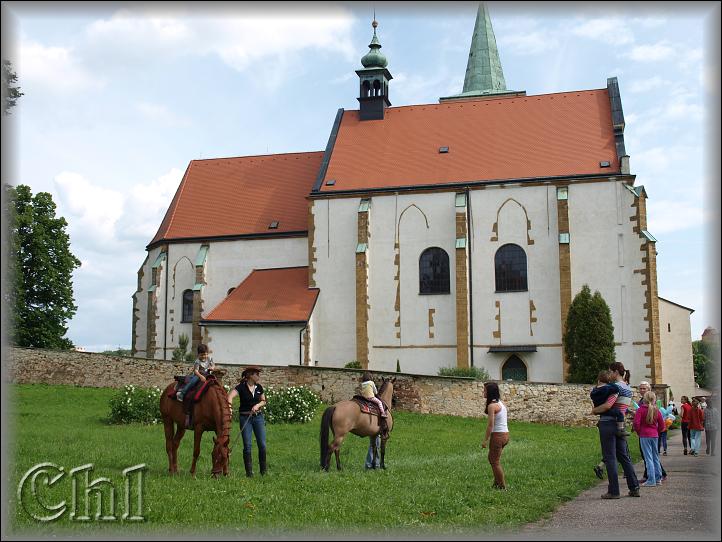 na zahradě u kostela nám bylo dobře