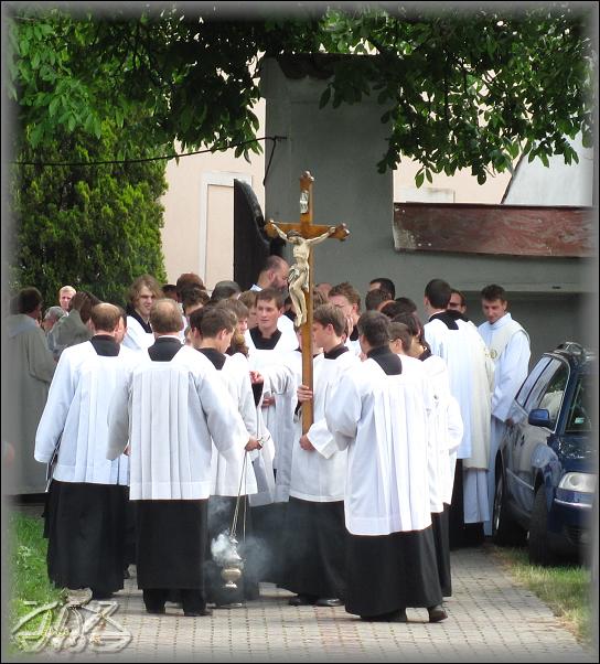 v čele průvodu půjdou ministranti odsud i ze Zábrdovic, kde Martin působil jako jáhen