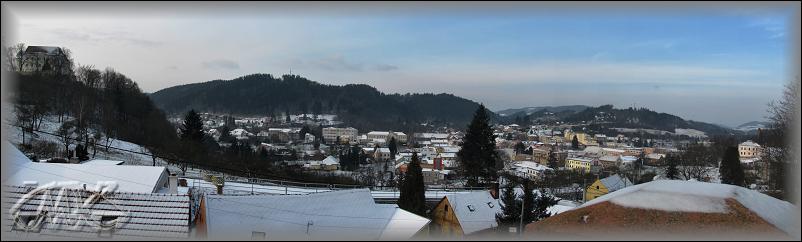 panorama města od vchodu do kláštera