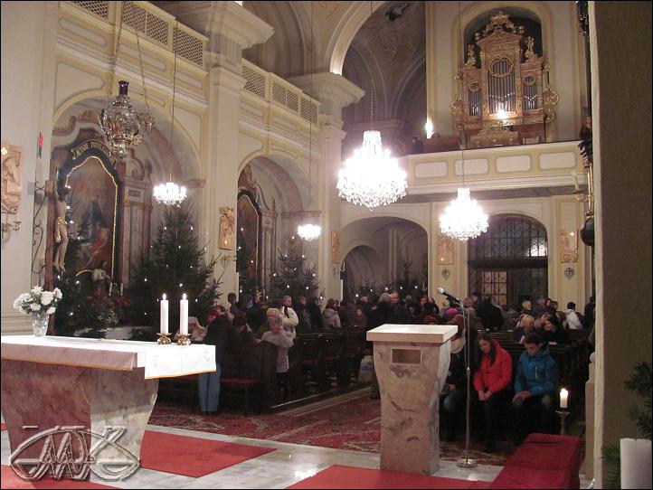 lidé se pomalu rozcházejí
