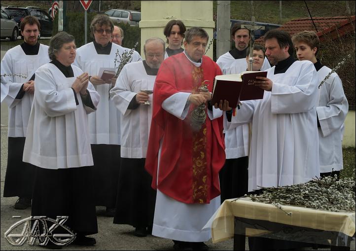 slavnostní okuřování evangeliáře