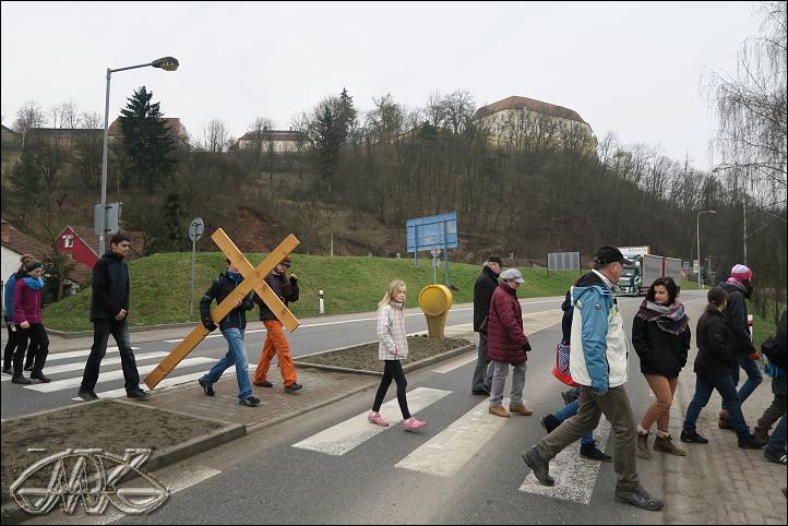 na přechodu u hasičské zbrojnice