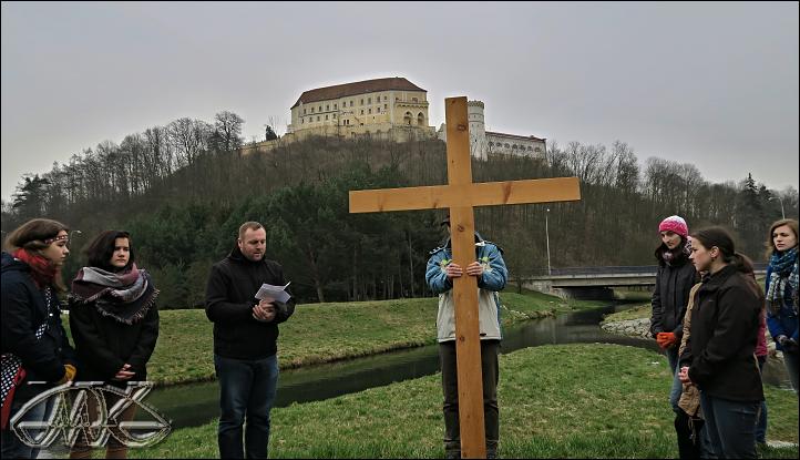 8. zastavení u řeky