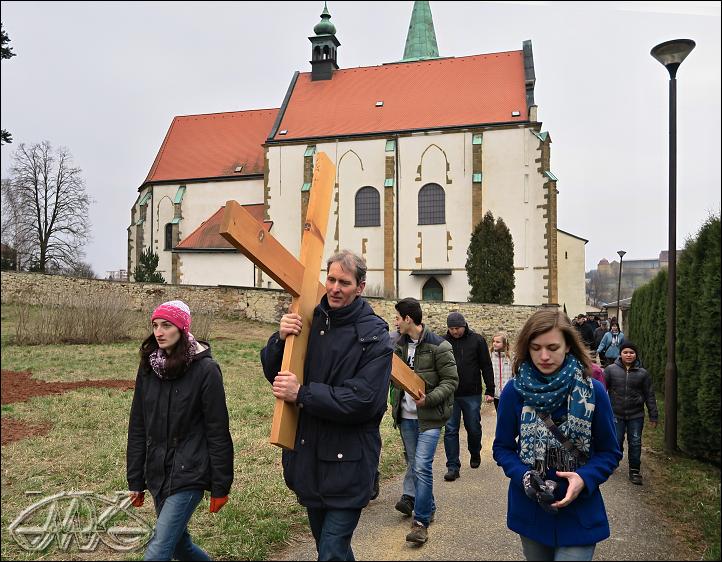 poslední zastavení bude na hřbitově