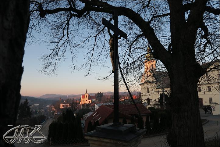 pohled na oba letovické kostely od křížku