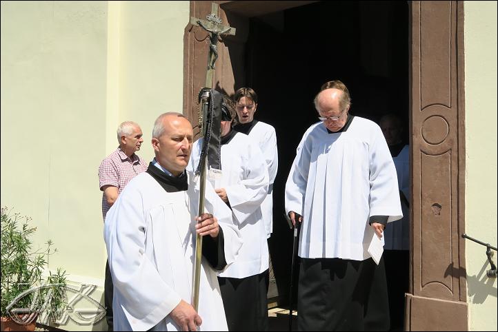 schola doprovází cestu zpěvem žalmů