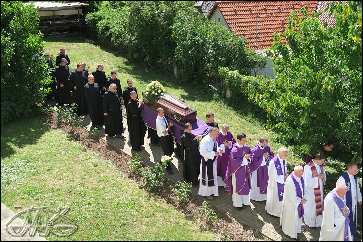 následuje rakev s bratrem Janem