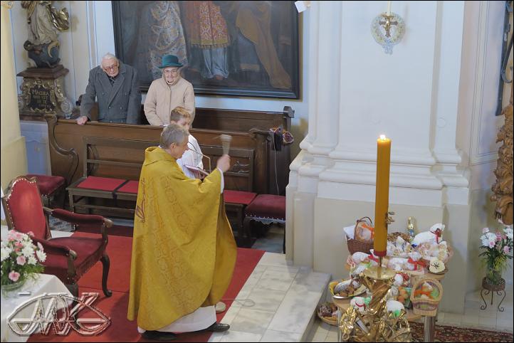 pokropení svěcenou vodou