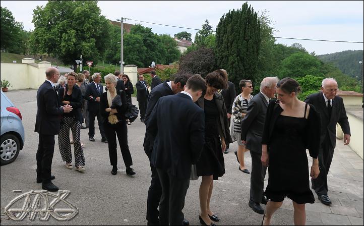 slyšet je němčina i angličtina