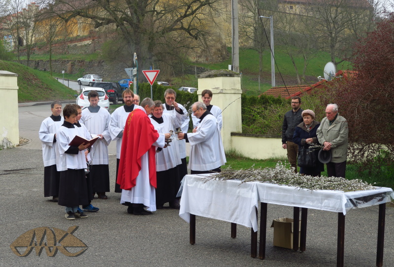 příprava kadidla, které se používá již jen při vzácných příležitostech