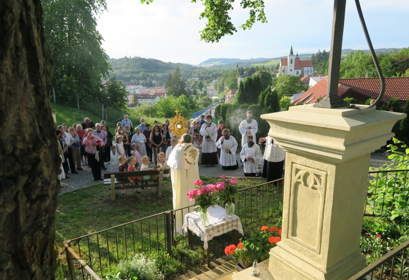 následuje požehnání městu a všem přítomným