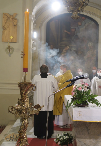 před evangeliem přijde zase na řadu kadidlo