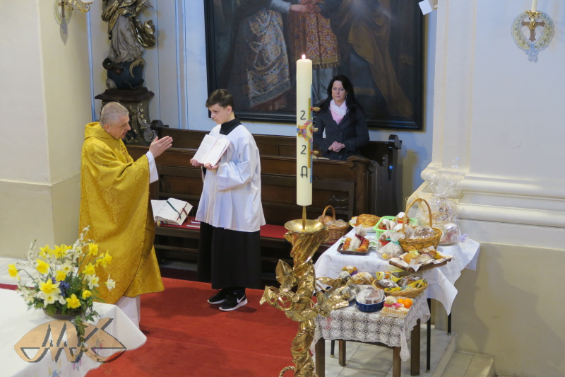 požehnej, Pane, tyto pokrmy a žehnej všem, kdo je budou společně požívat