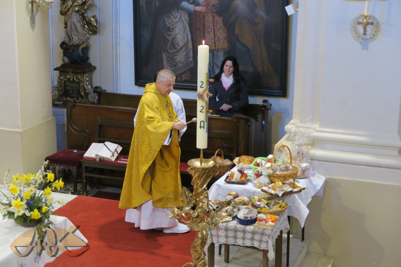 ještě pokropit svěcenou vodou