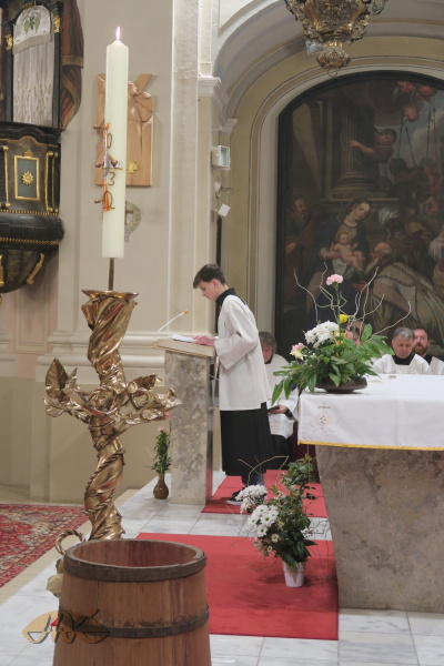 následují tři čtení ze Starého zákona - o stvoření, Abrahámovi a Mojžíšovi