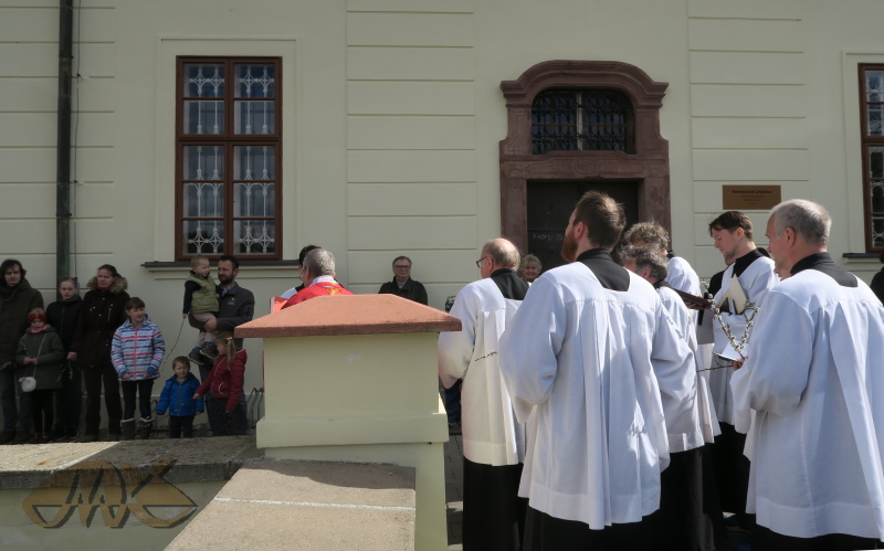 začínáme čtením evangelia o slavném vjezdu do Jeruzaléma