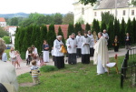 následuje požehnání městu