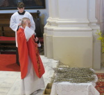 pokropení svěcenou vodou