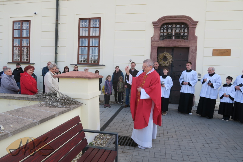 pokropení svěcenou vodou