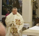 ty budou odneseny ke dveřím kostela do 