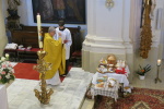 ještě pokropit svěcenou vodou