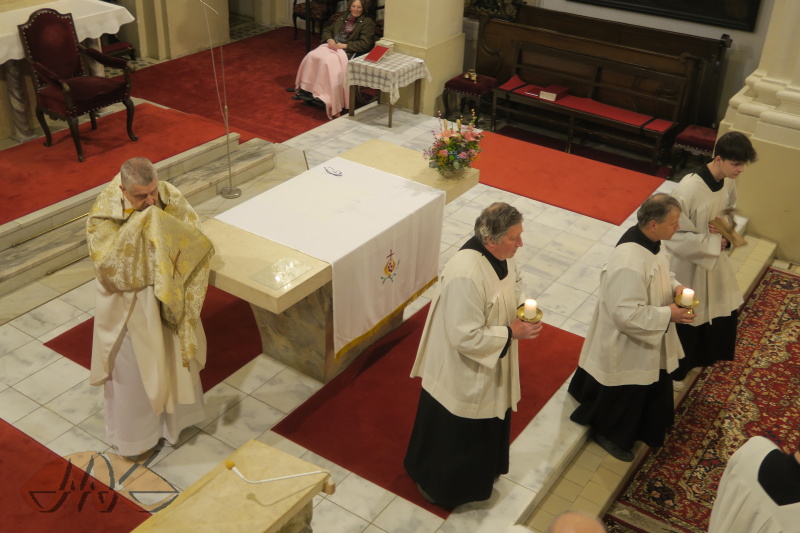 Tělo Páně je přenášeno do Getsemanské zahrady