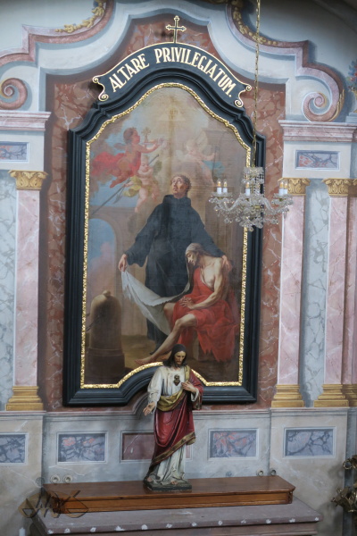 všechy oltáře jsou odhalené