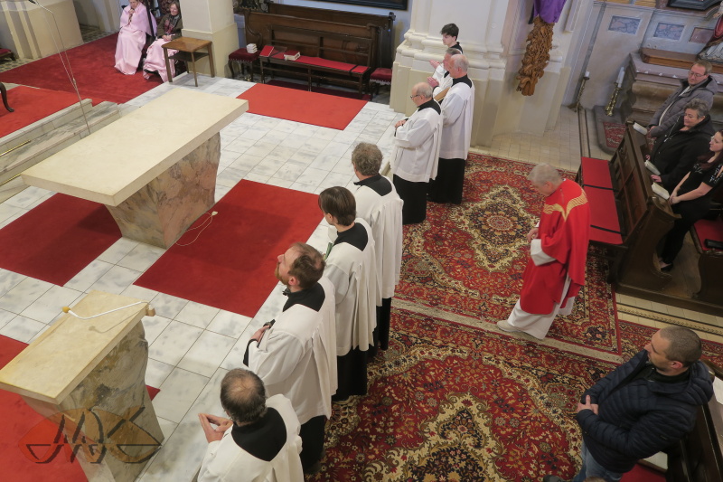 přichází i otec Alois