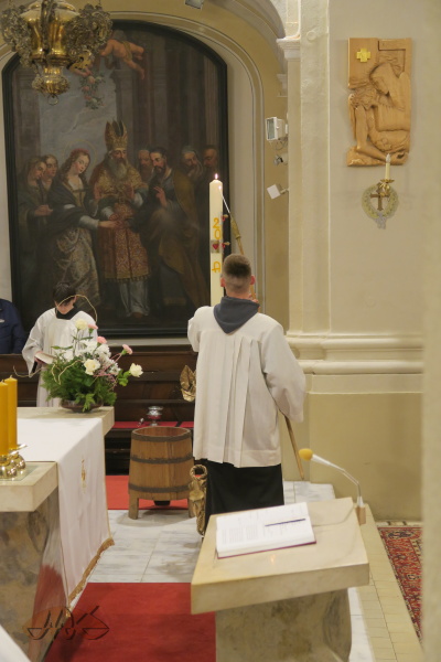 od paškálu budou zapáleny všechny svíce