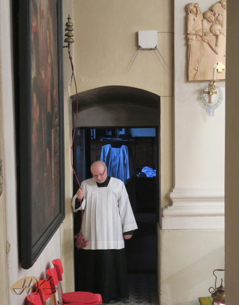 znovu se rozezní všechny zvony